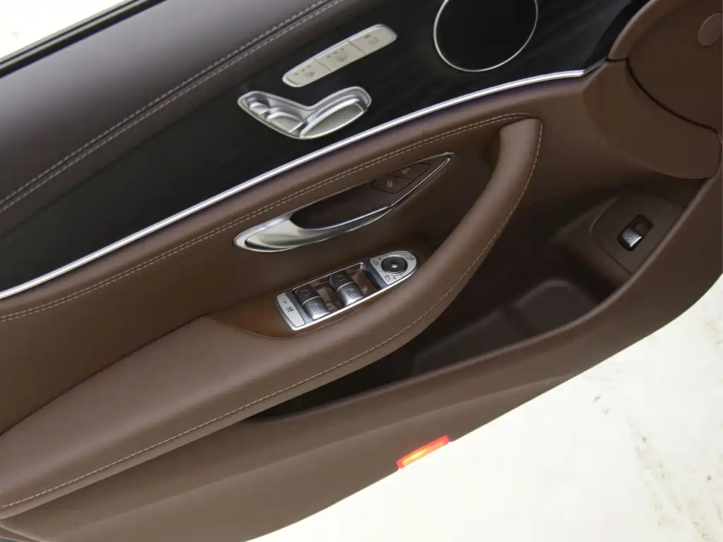 Mercedes-Benz E-Class — миниатюра 23