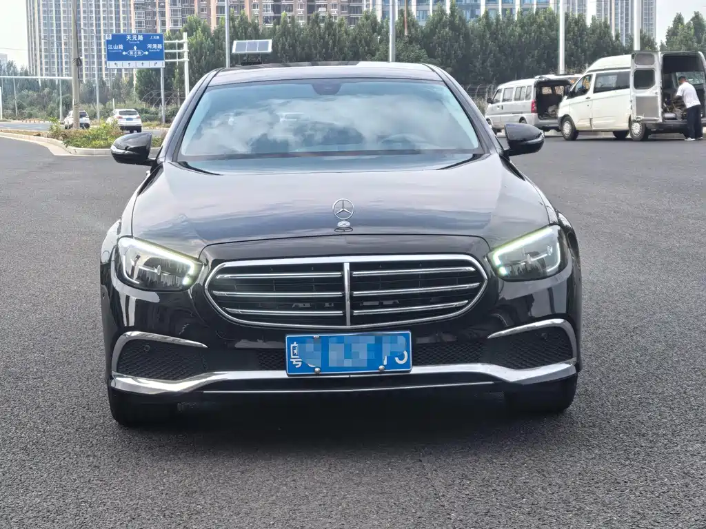 Mercedes-Benz E-Class — миниатюра 3