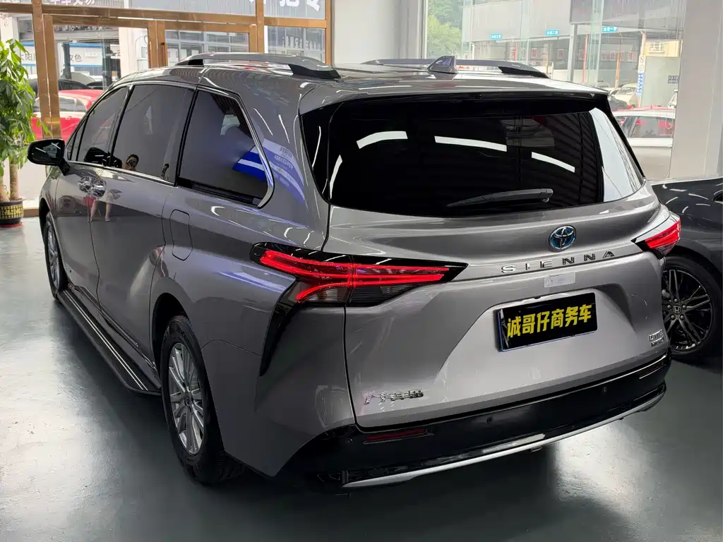 Toyota Sienna — миниатюра 15