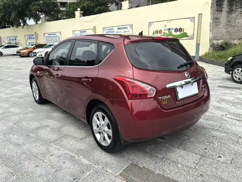 Nissan Tiida — миниатюра 6