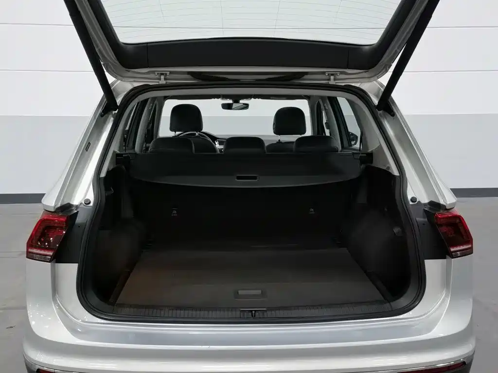 Volkswagen Tiguan L — миниатюра 16