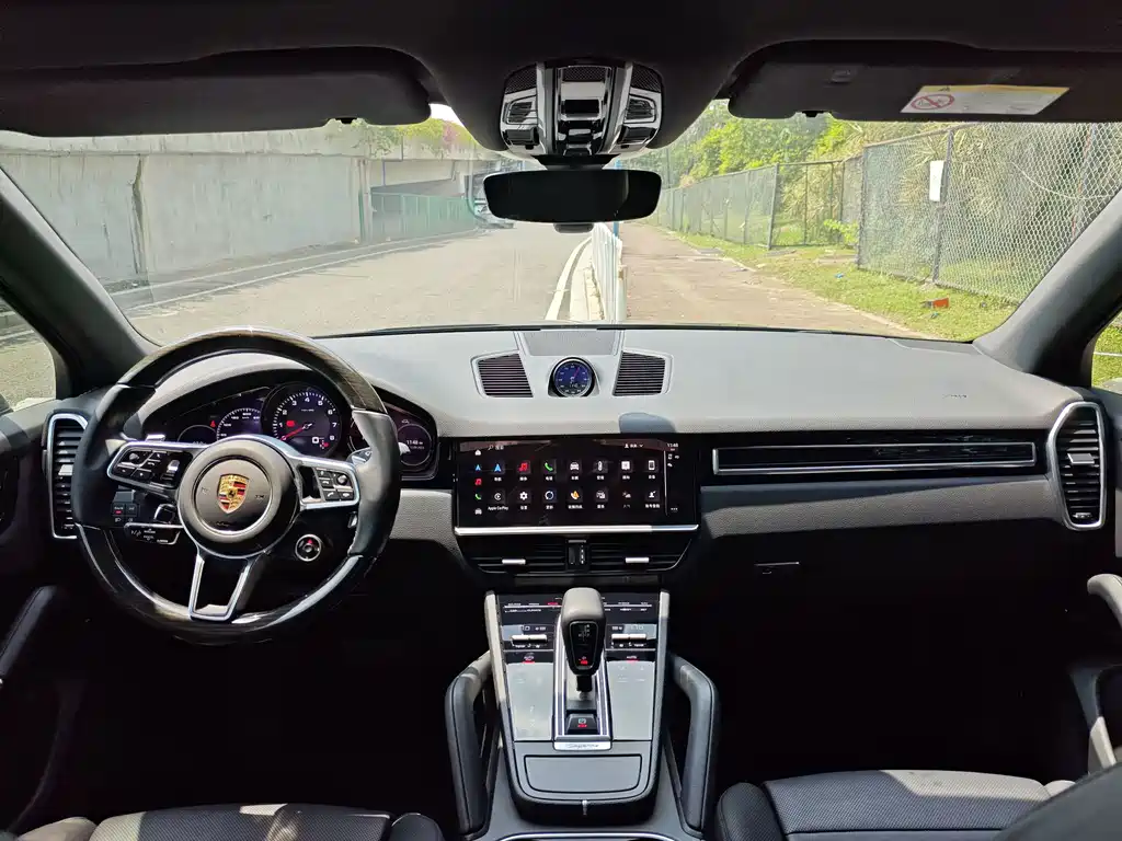 Porsche Cayenne — миниатюра 13