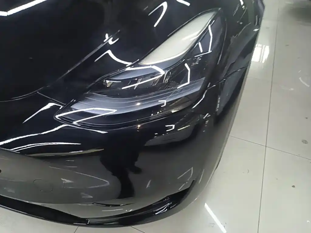 Tesla Model Y — миниатюра 24