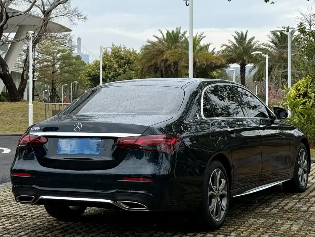 MERCEDES-BENZ E CLASS