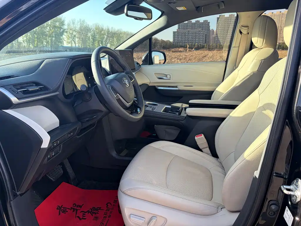 Toyota Sienna — миниатюра 7