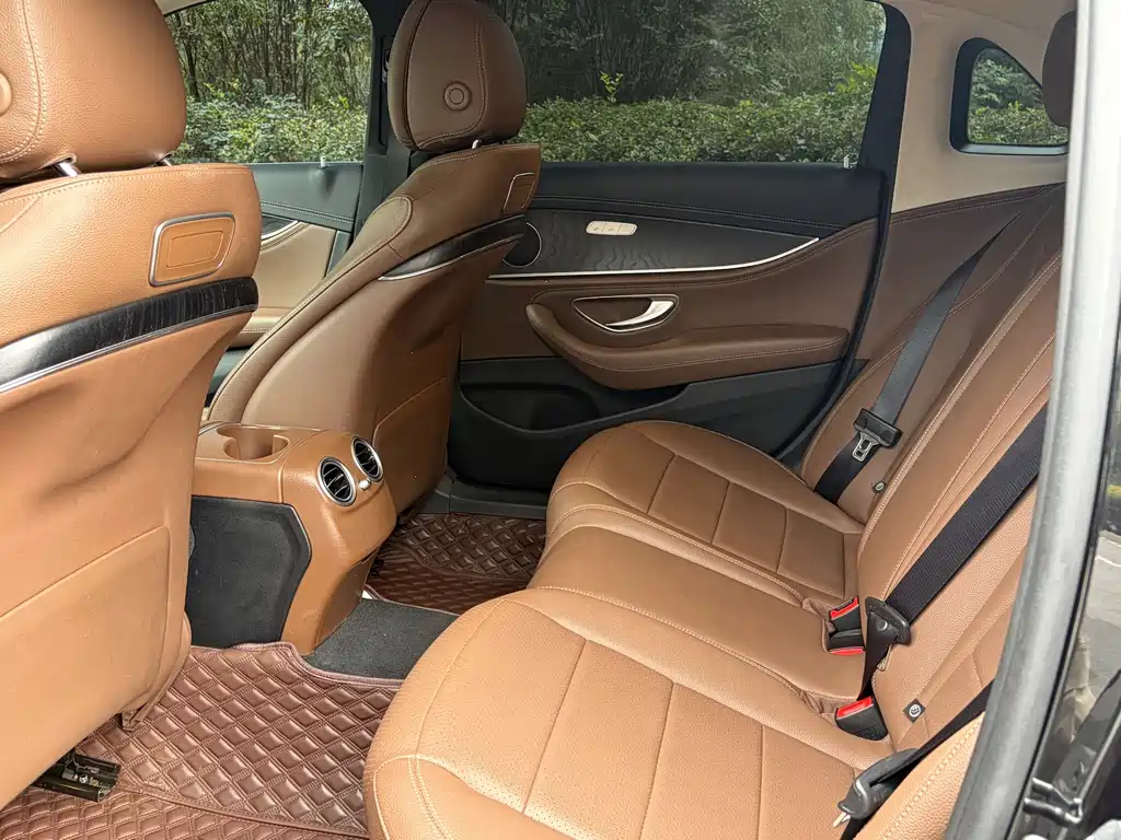 Mercedes-Benz E-Class — миниатюра 9