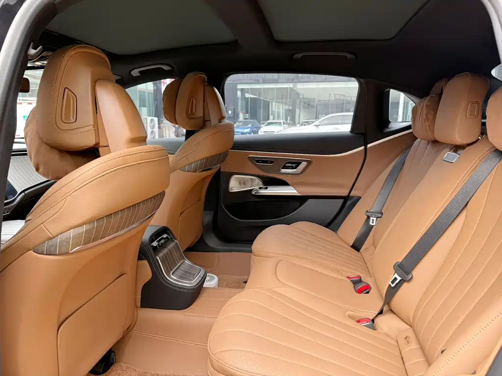 Mercedes-Benz E-Class — миниатюра 9