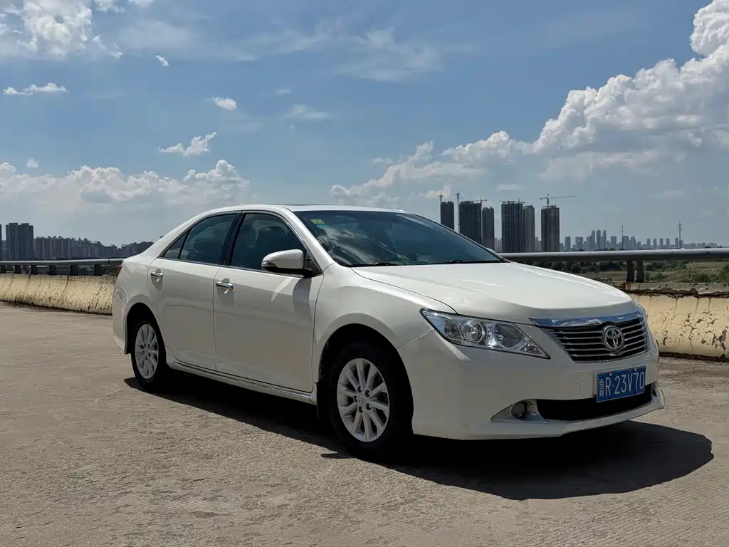 Toyota Camry — миниатюра 3