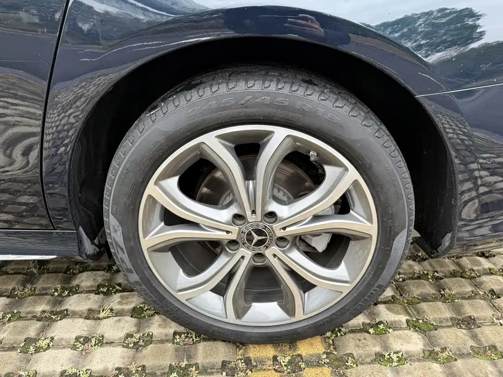 MERCEDES-BENZ E CLASS