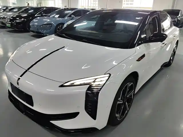 2025 Hongqi EH7