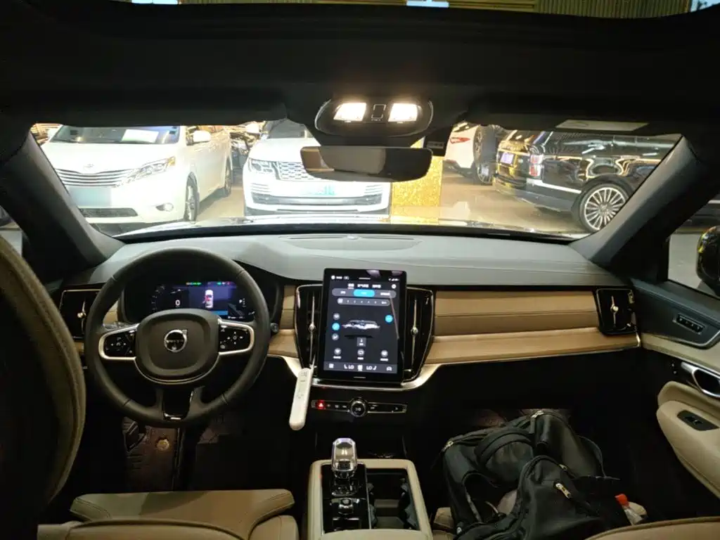 Volvo XC90 — миниатюра 10