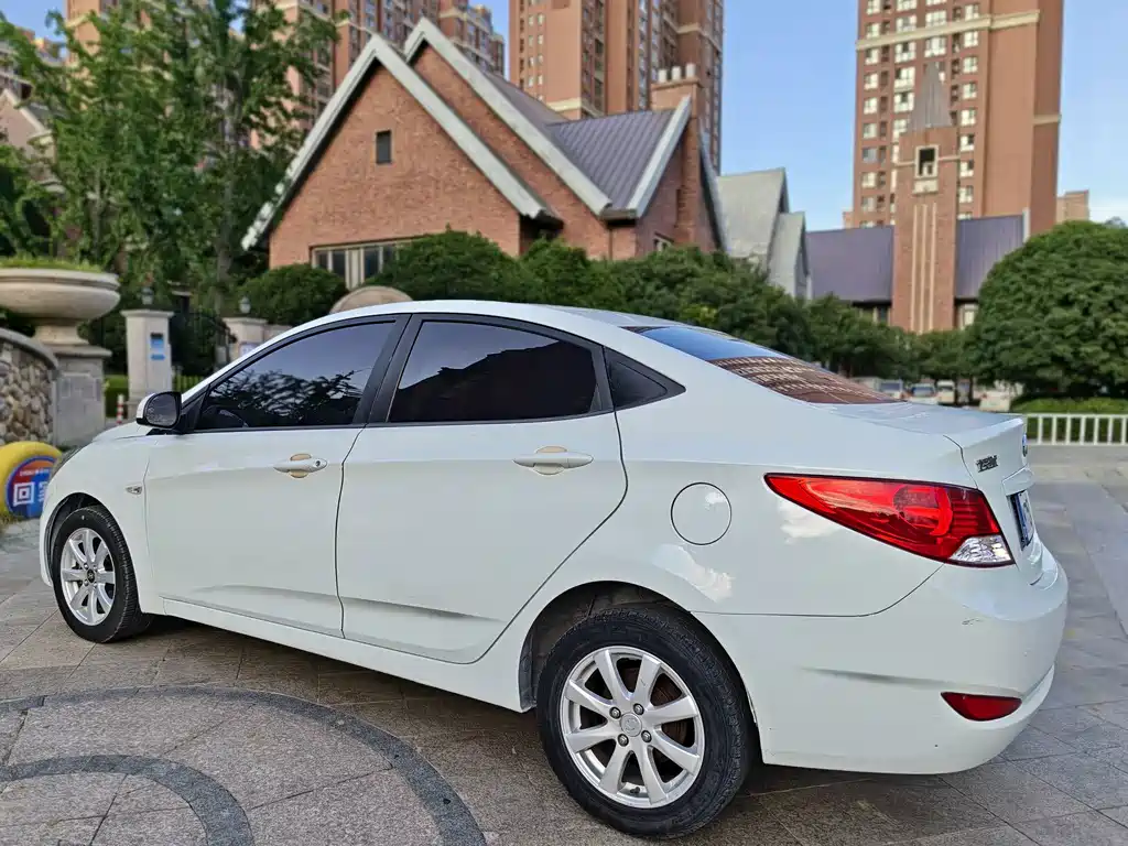 Hyundai Verna — миниатюра 7