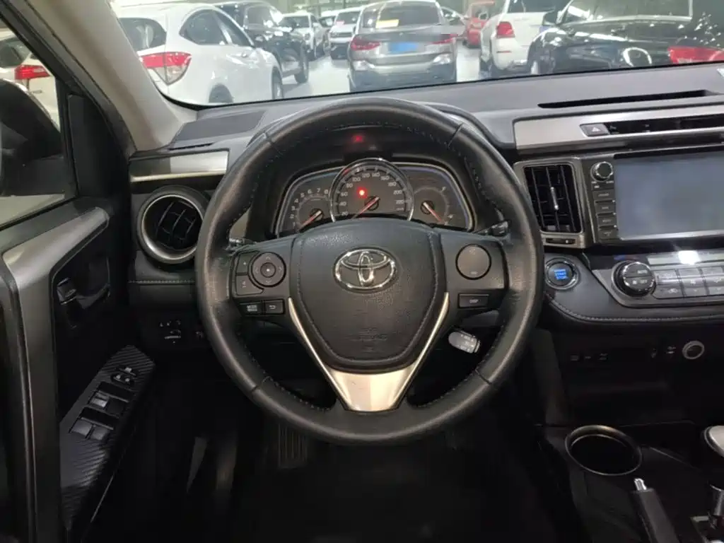 Toyota RAV4 — миниатюра 11