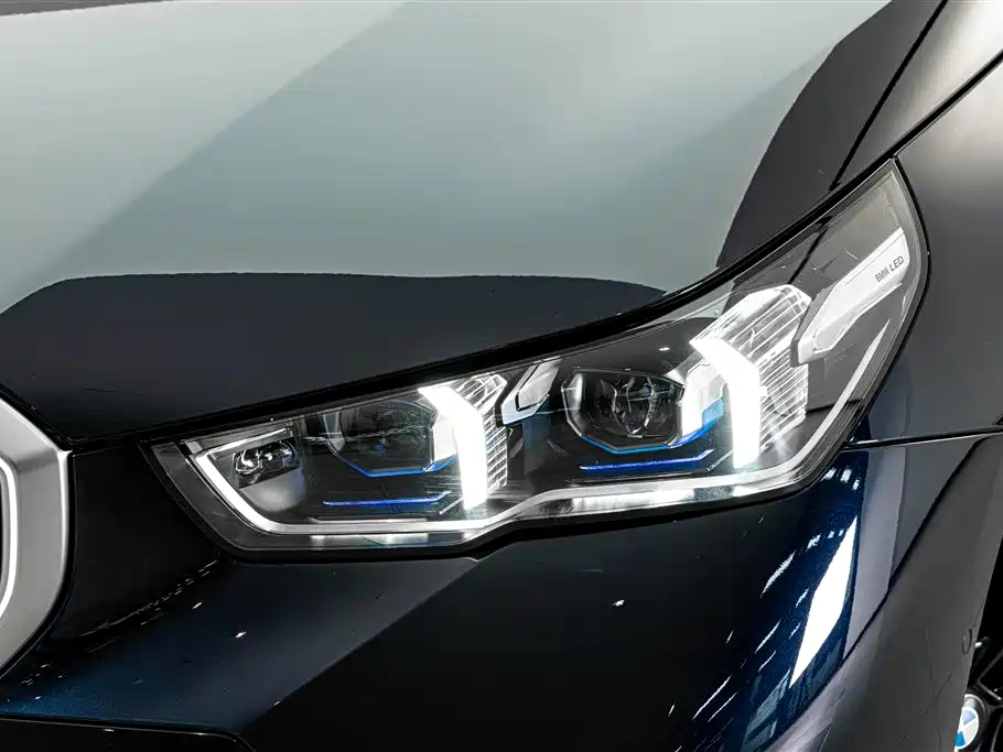 BMW 5 Series — миниатюра 4