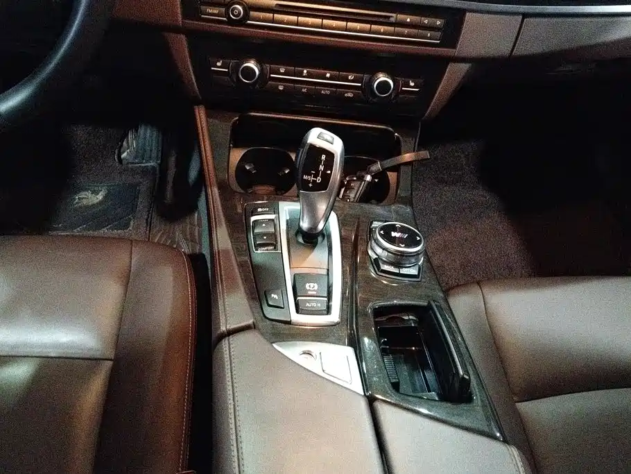 BMW 5 Series — миниатюра 16