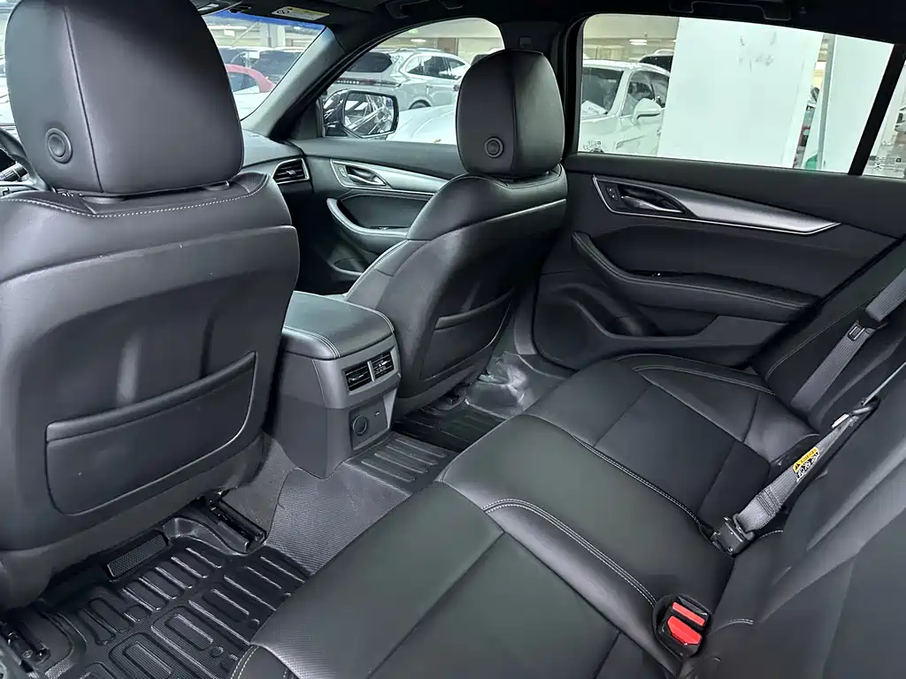 Cadillac CT5 — миниатюра 11