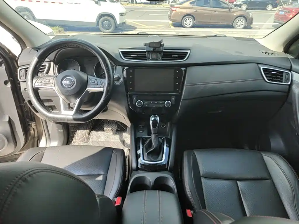 Nissan Qashqai — миниатюра 10
