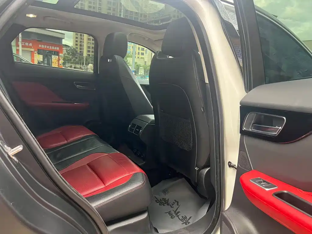 Jaguar F-PACE — миниатюра 7