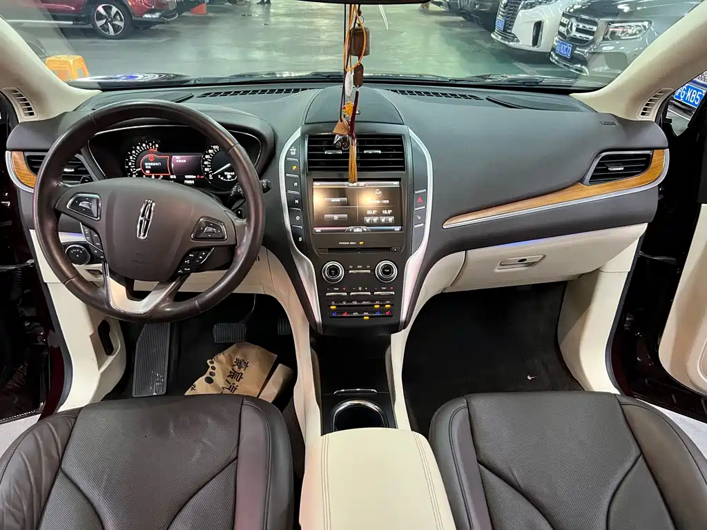 Lincoln MKC — миниатюра 12