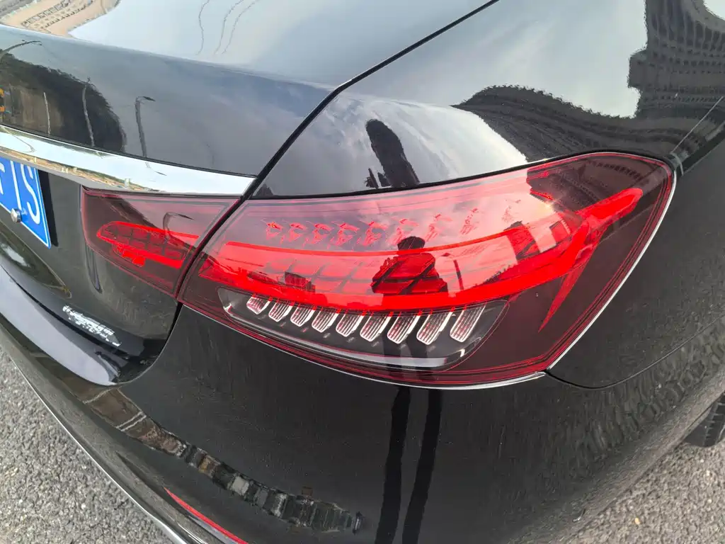 Mercedes-Benz E-Class — миниатюра 6