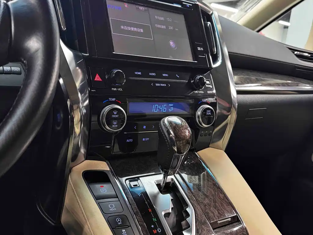 Toyota Alphard — миниатюра 7