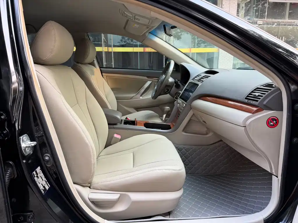 Toyota Camry — миниатюра 9