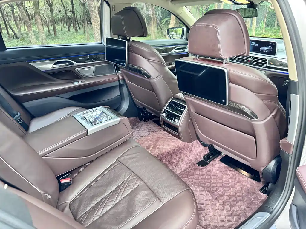 BMW 7 Series — миниатюра 6