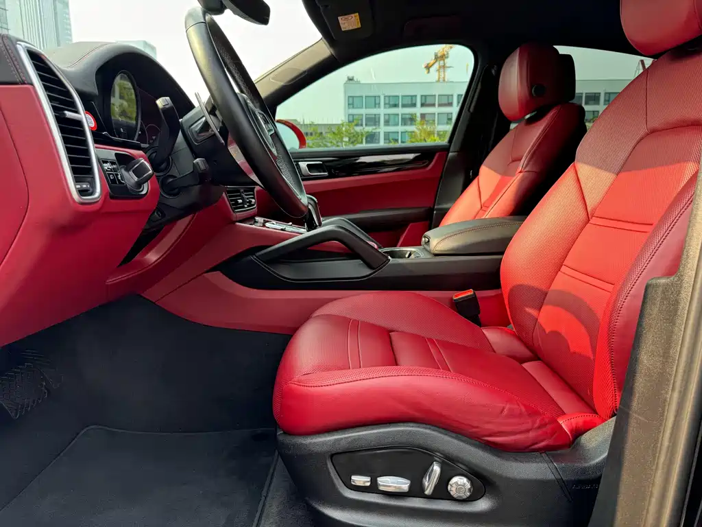 Porsche Cayenne — миниатюра 7