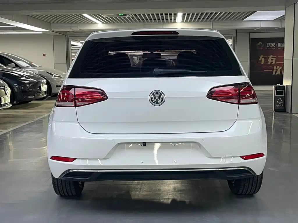 VOLKSWAGEN GOLF