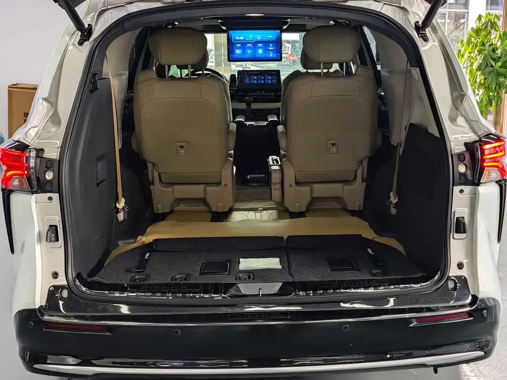 Toyota Sienna — миниатюра 28