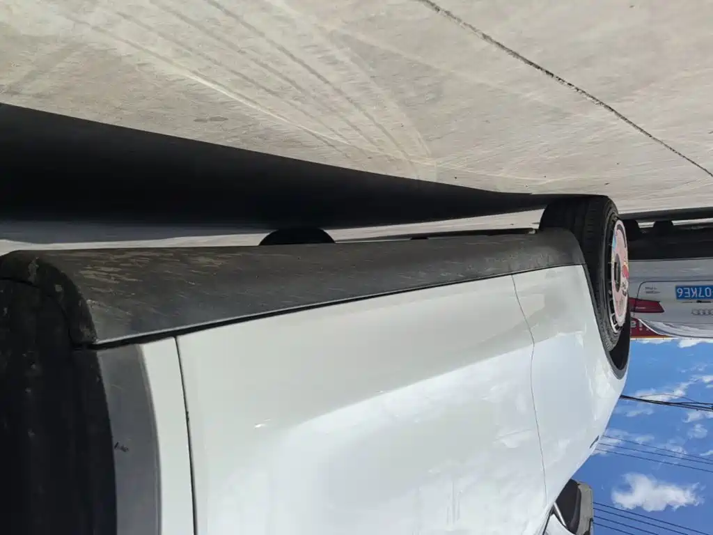 Tesla Model Y — миниатюра 21