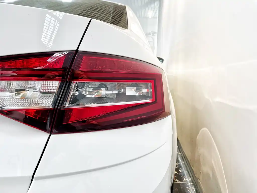Skoda Octavia - фото 8