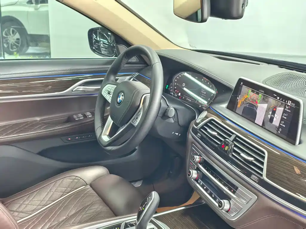 BMW 7 Series — миниатюра 23