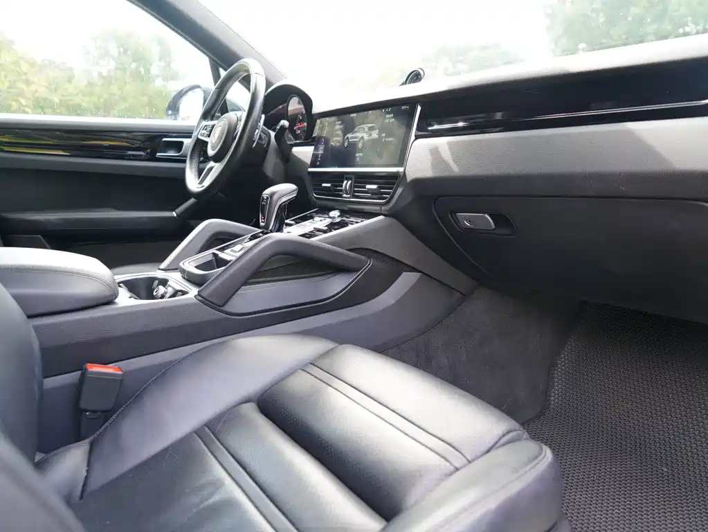 Porsche Cayenne — миниатюра 4