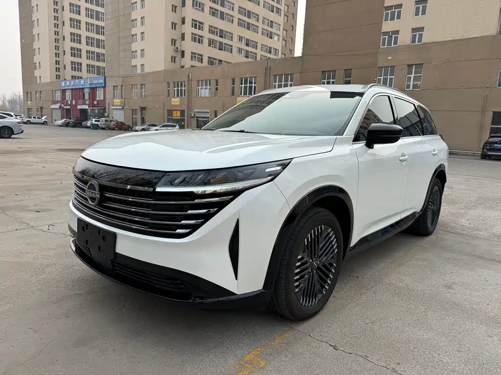 NISSAN EXPLORING THE LAND