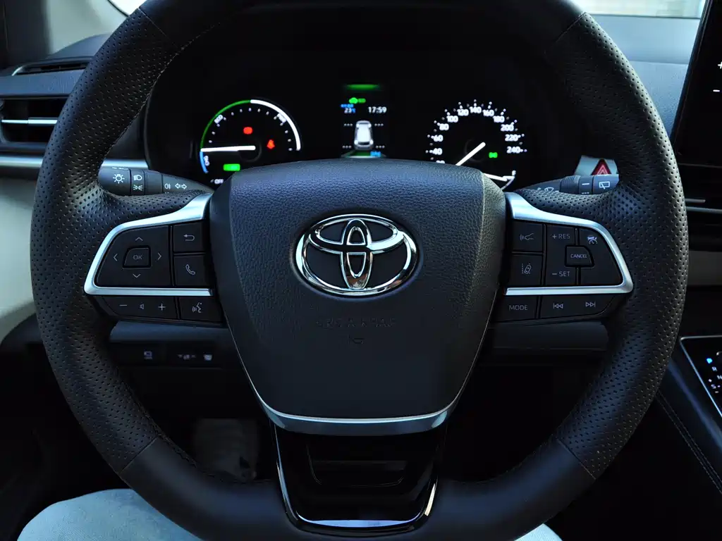 Toyota Sienna — миниатюра 9