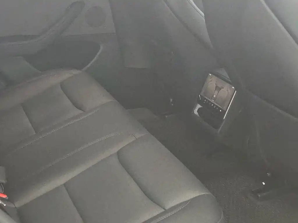 Tesla Model 3 — миниатюра 7