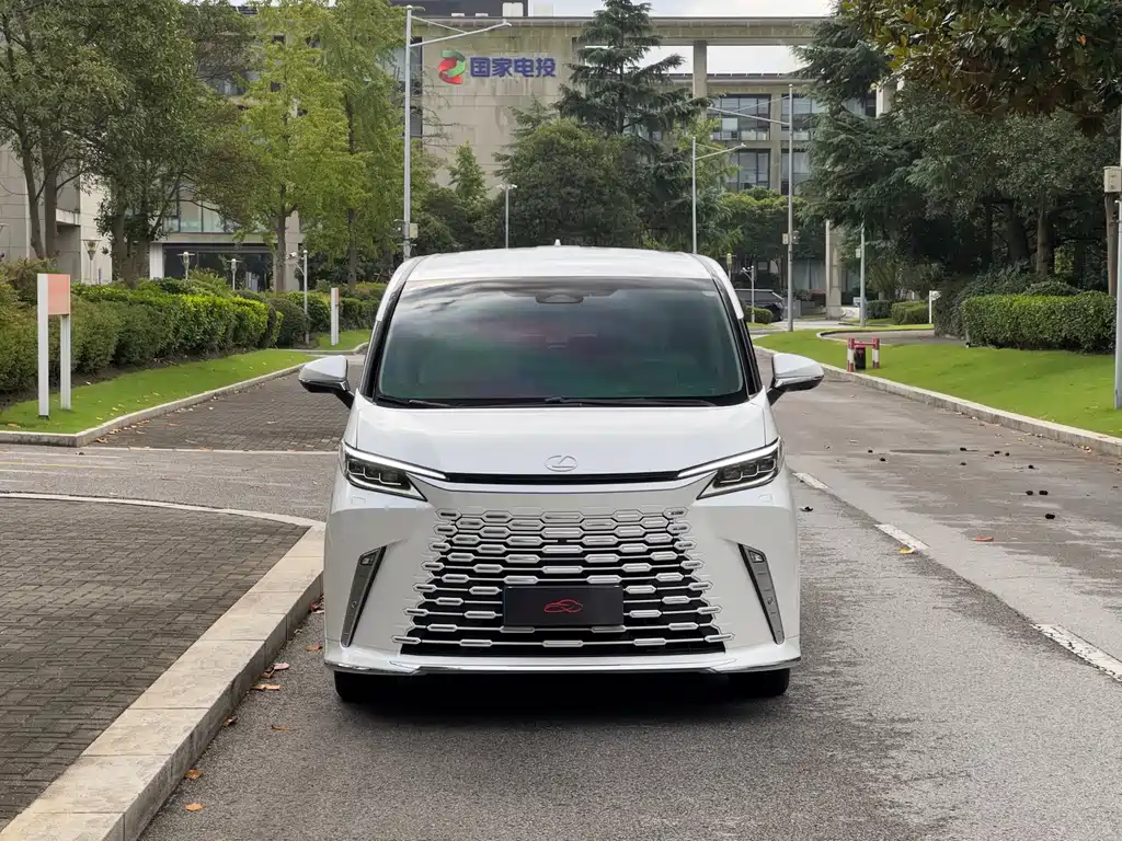 Lexus LM — миниатюра 2