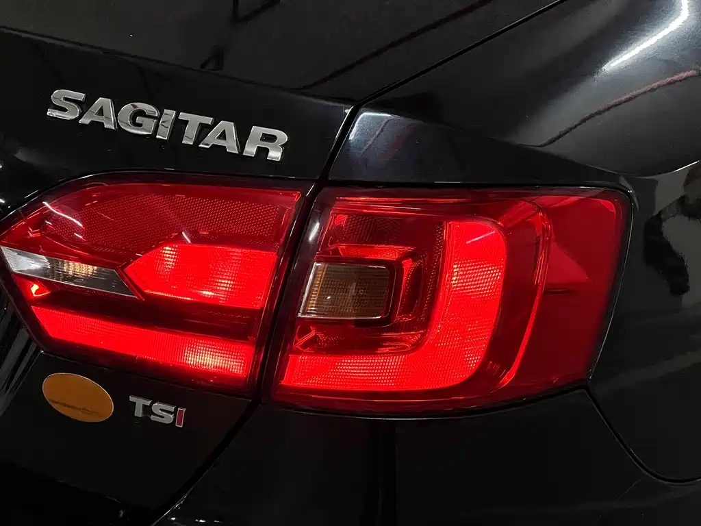 Volkswagen Sagitar — миниатюра 15