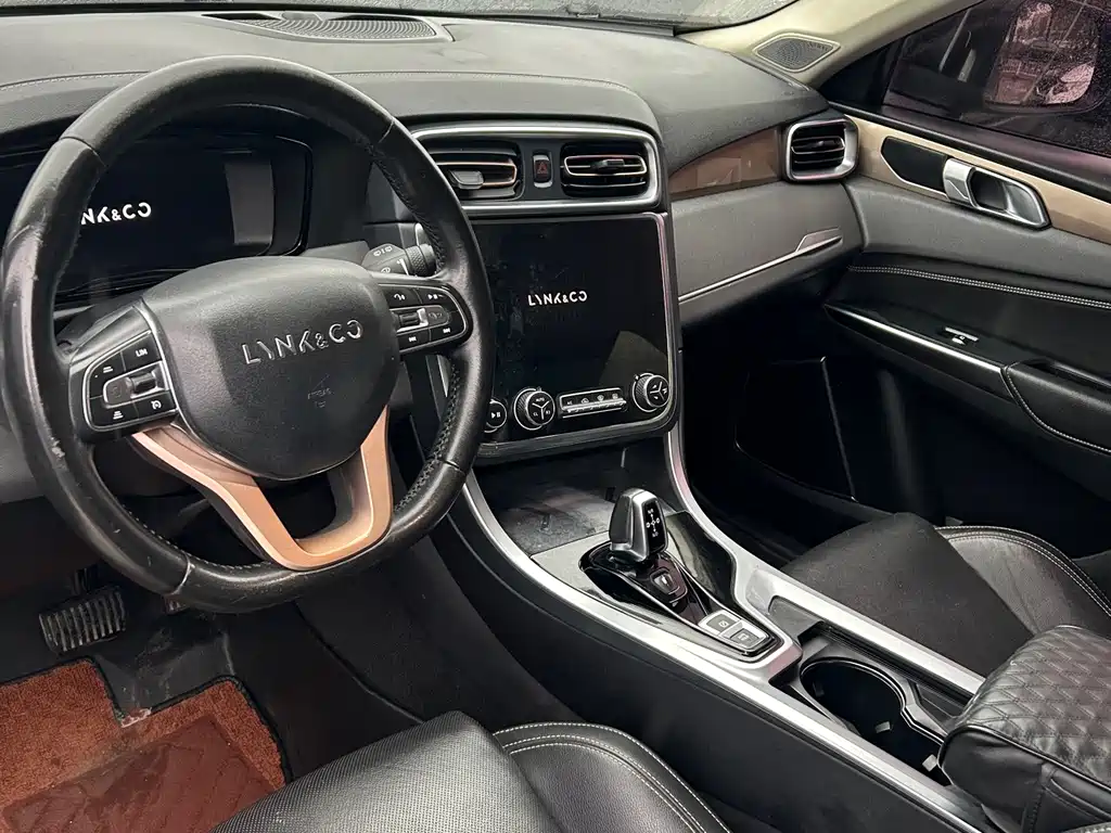 Lynk & Co 01 — миниатюра 2