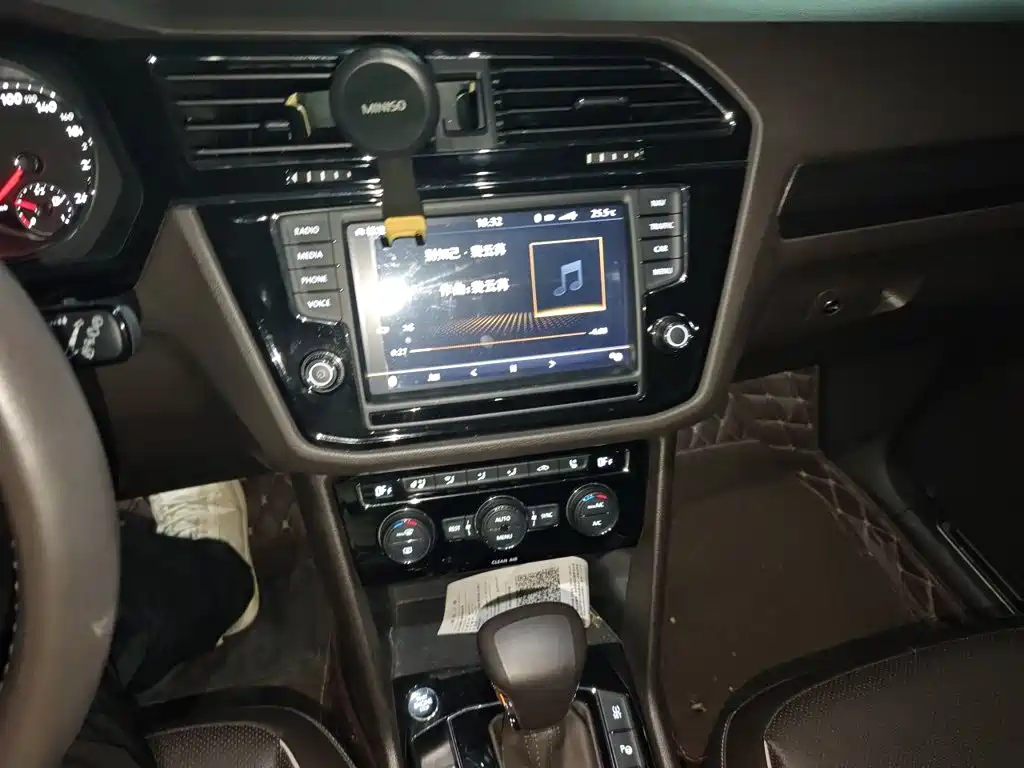 Volkswagen Tiguan L — миниатюра 14