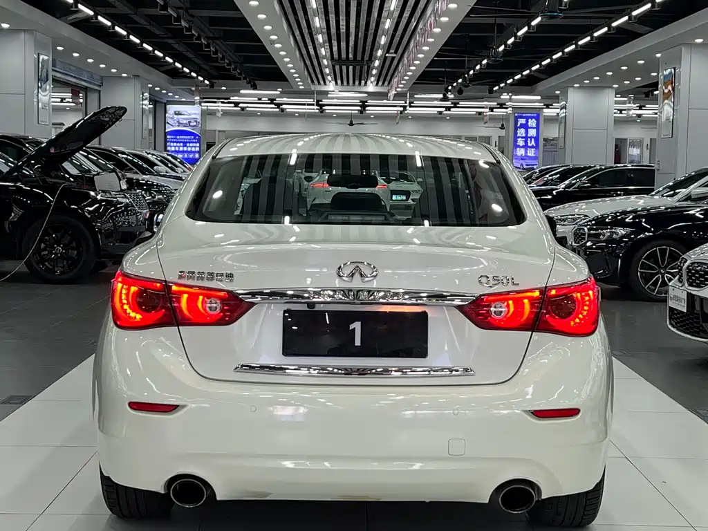 INFINITI Q50L