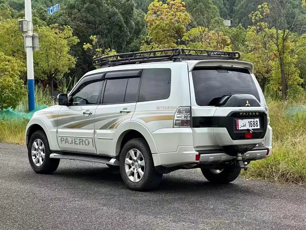 Mitsubishi Pajero (Import) — миниатюра 9