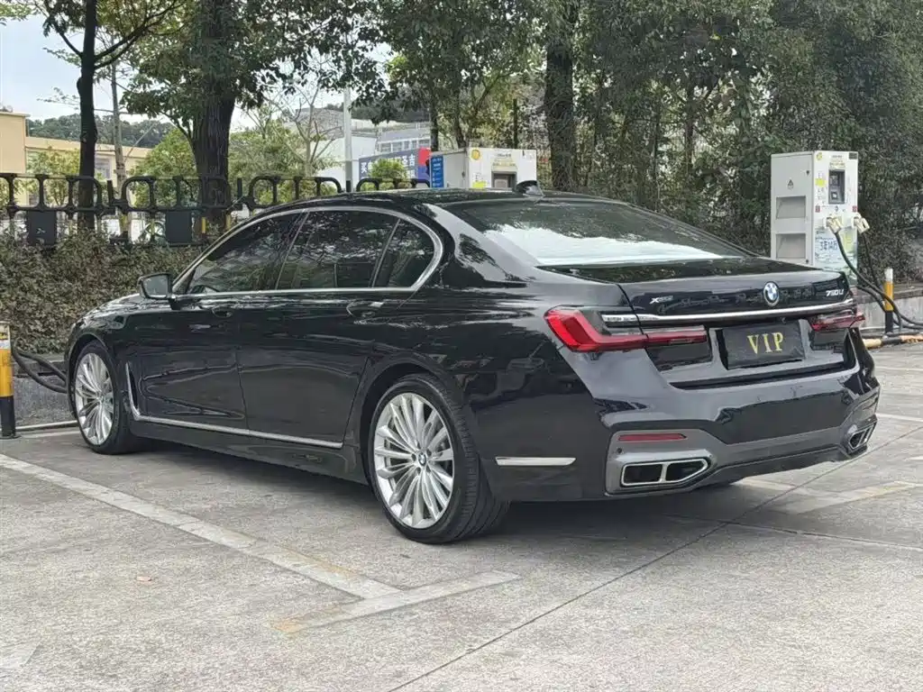 BMW 7 SERIES