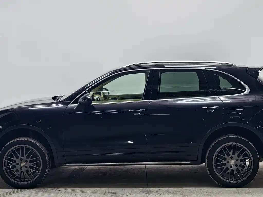 Porsche Cayenne — миниатюра 7