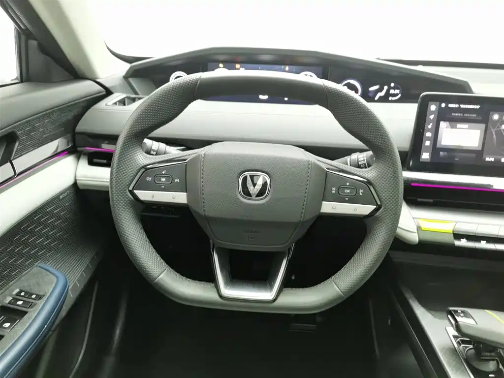 CHANGAN UNI V SMART IDD