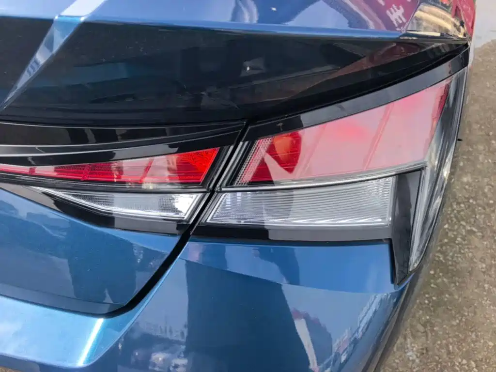 Hyundai Elantra — миниатюра 8