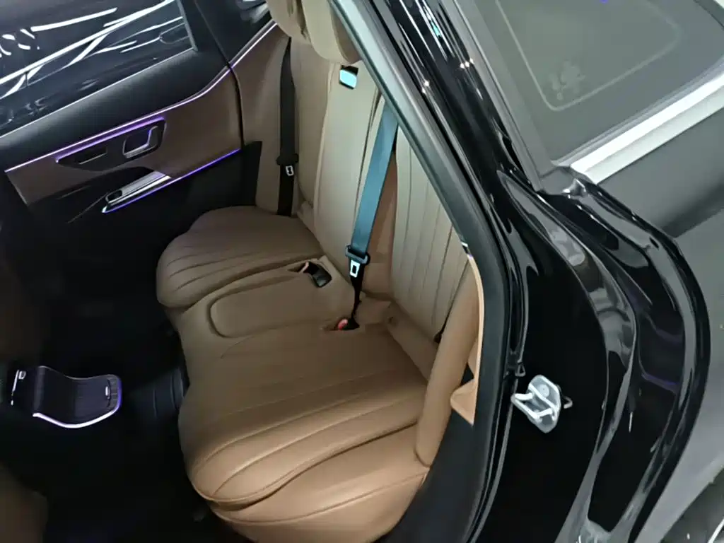 Mercedes-Benz E-Class — миниатюра 17