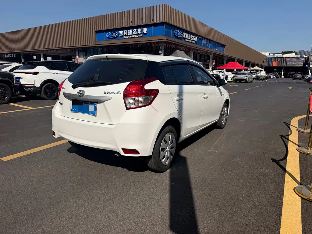 Toyota Yaris L — миниатюра 5