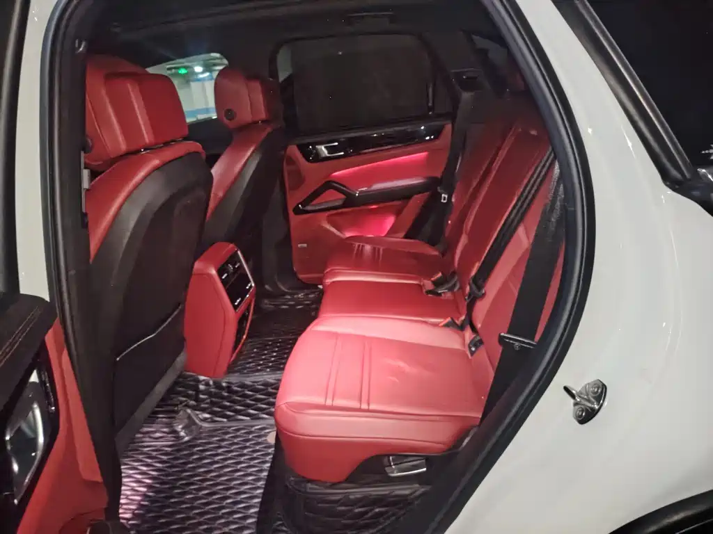 Porsche Cayenne — миниатюра 6